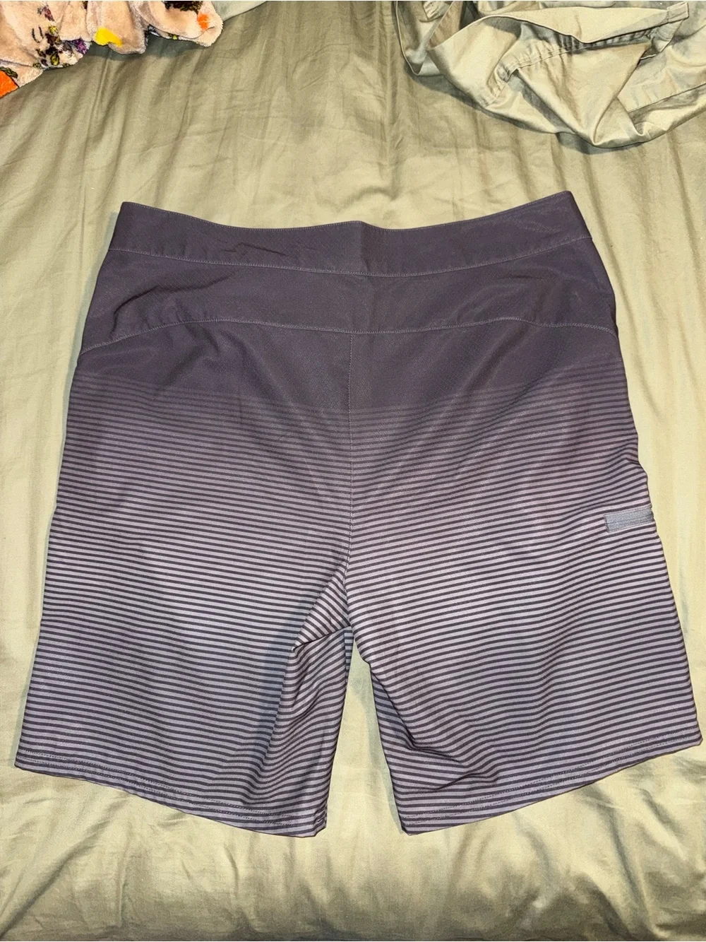 Vineyard Vines Men's Gray Striped Swim Trunks